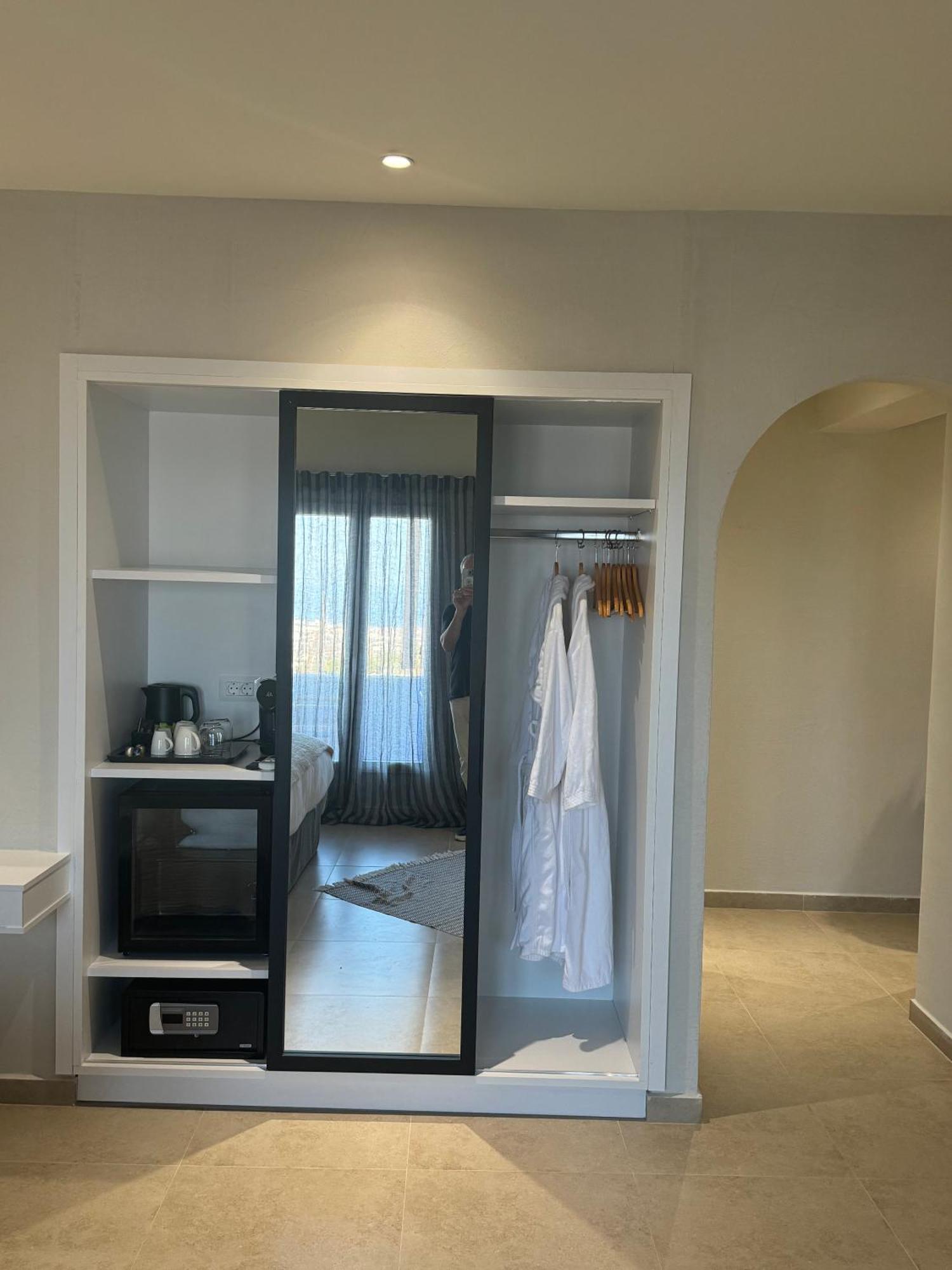 The Noverian Bios Santorini Boutique Hotel Fira  Zimmer foto