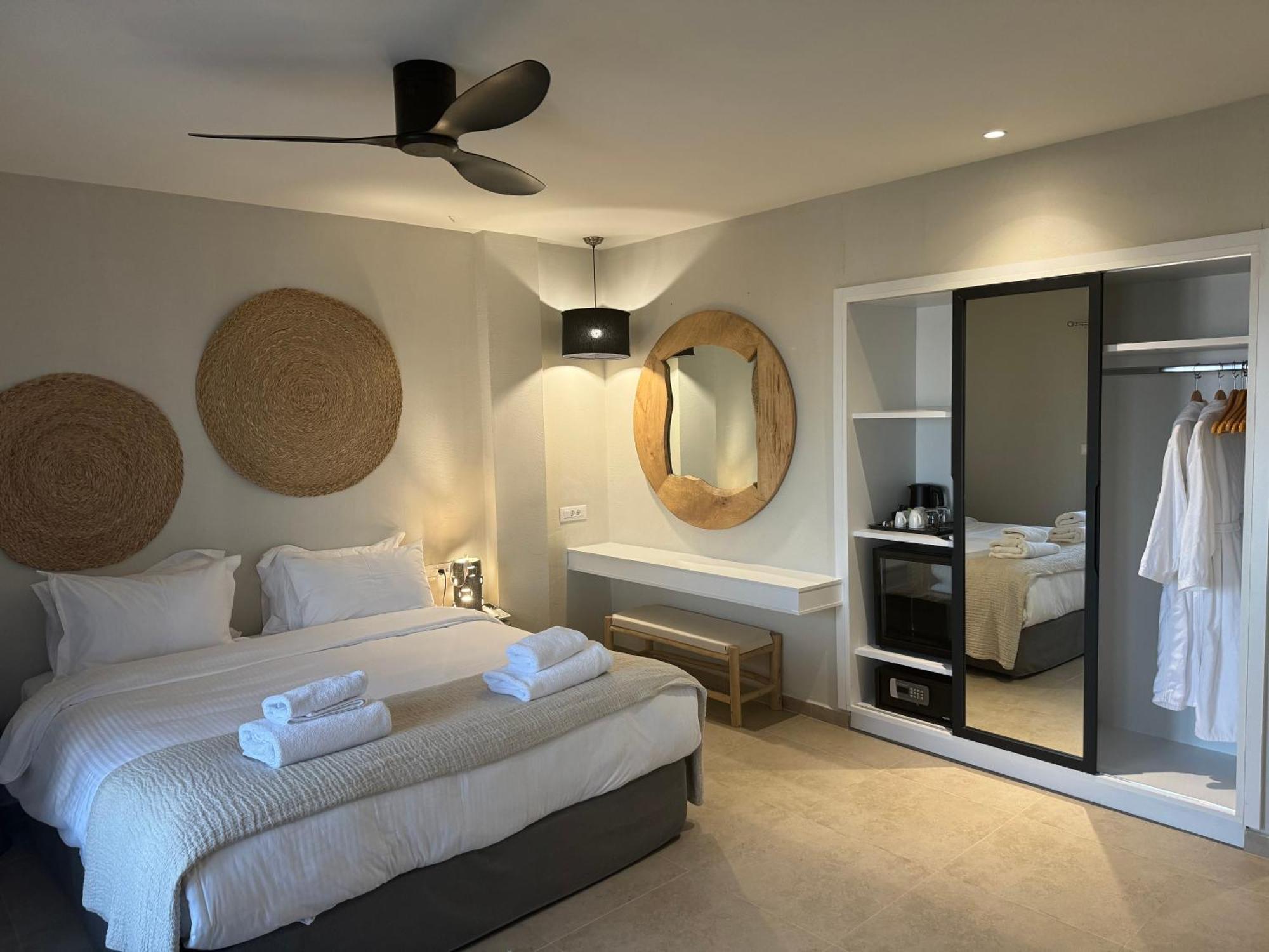 The Noverian Bios Santorini Boutique Hotel Fira  Zimmer foto