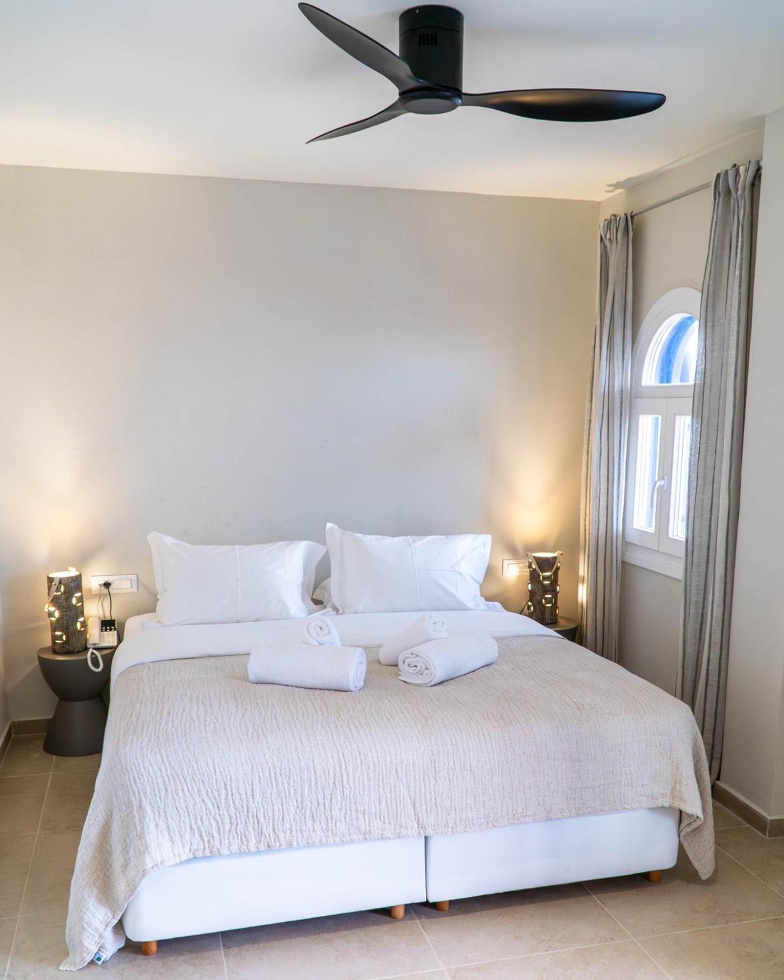The Noverian Bios Santorini Boutique Hotel Fira  Zimmer foto